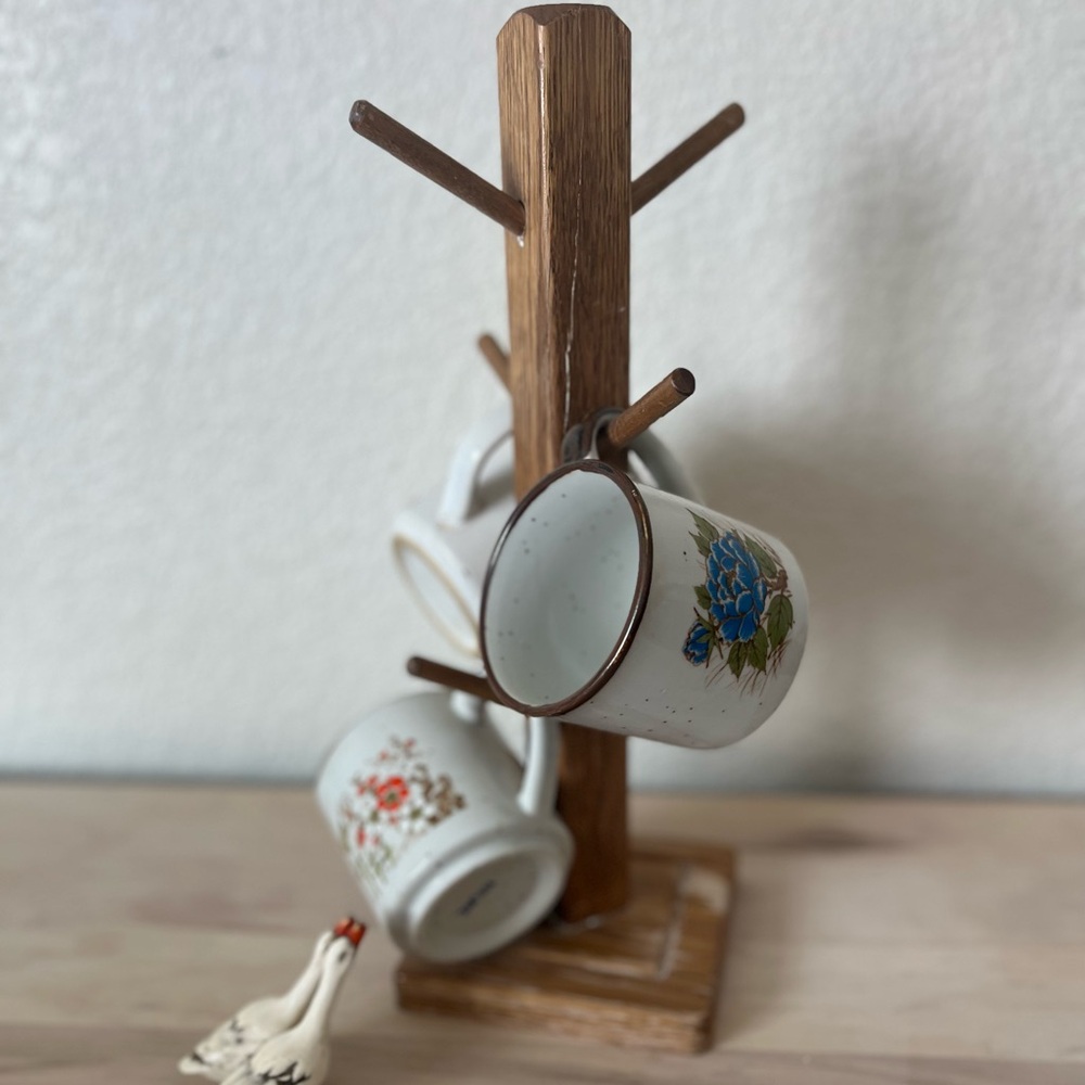 Vintage mugtree and mugs